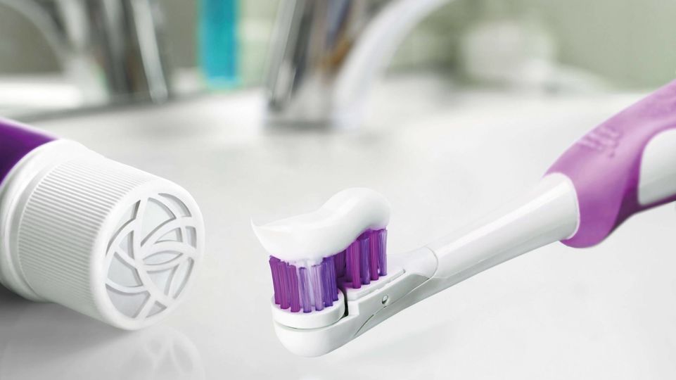 Evonik Silica improve cleaning performance, whitening effect, rheology control, optical clarity and fluoride compatibility in oral care products.